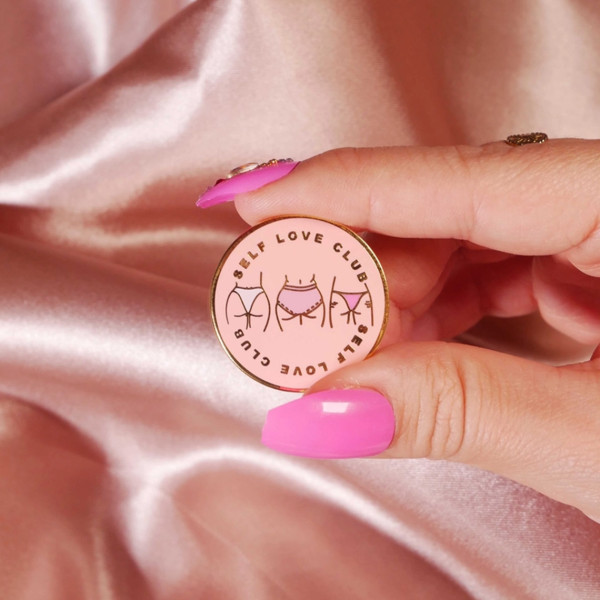 Malicieuse Spilla "self Love Club"