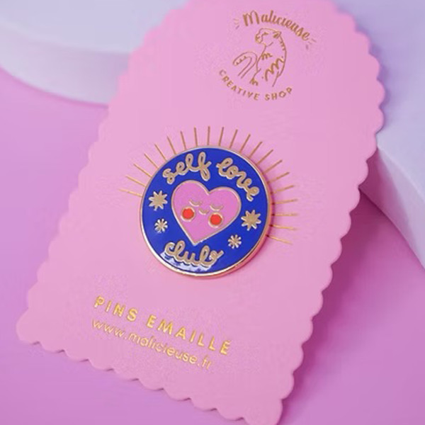 Malicieuse Spilla "self Love Club"