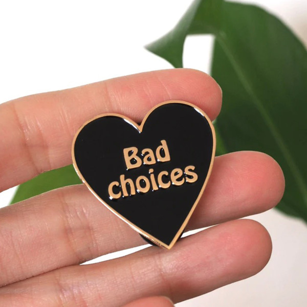 Ahoy Kollektiv Spilla Smaltata "bad Choices" - immagine 2